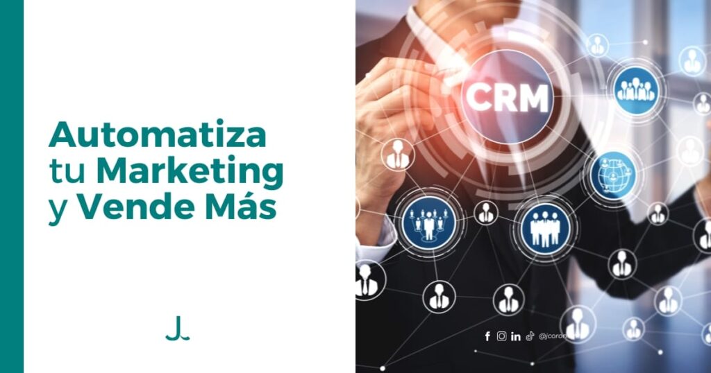 Hombre usando sistema CRM para automatizar procesos de marketing y ventas digitales.