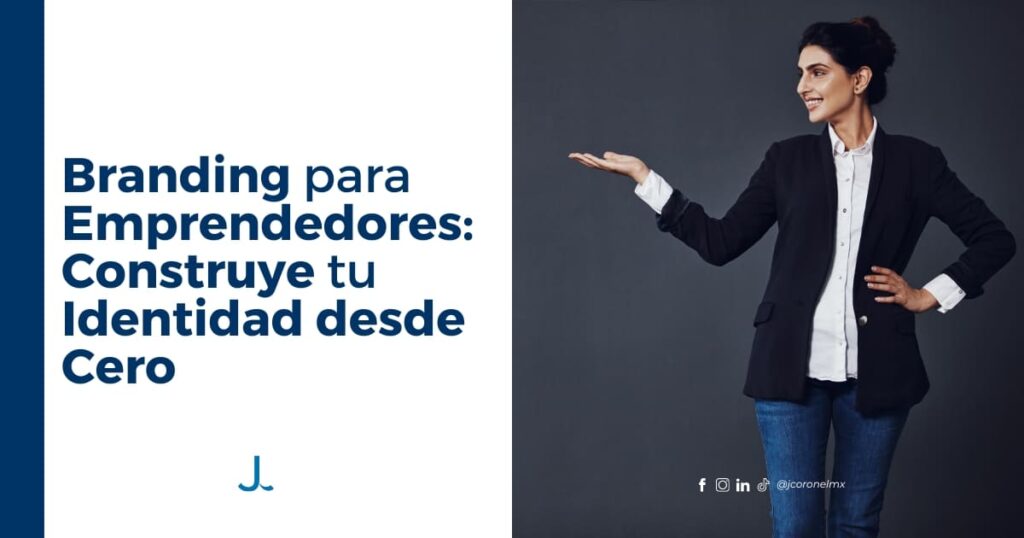 Emprendedora sonriendo mientras presenta su marca personal con actitud profesional